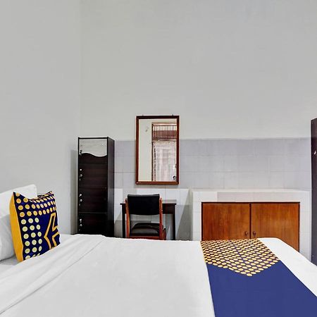 Oyo Life 90539 Taman Borobudur Guest House Syariah Blimbing  Buitenkant foto