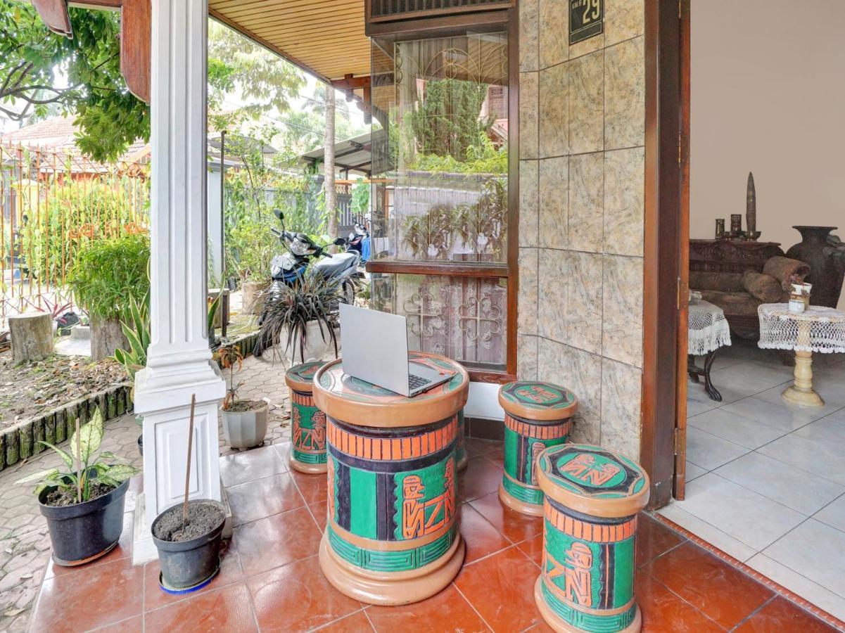 Oyo Life 90539 Taman Borobudur Guest House Syariah Blimbing  Buitenkant foto