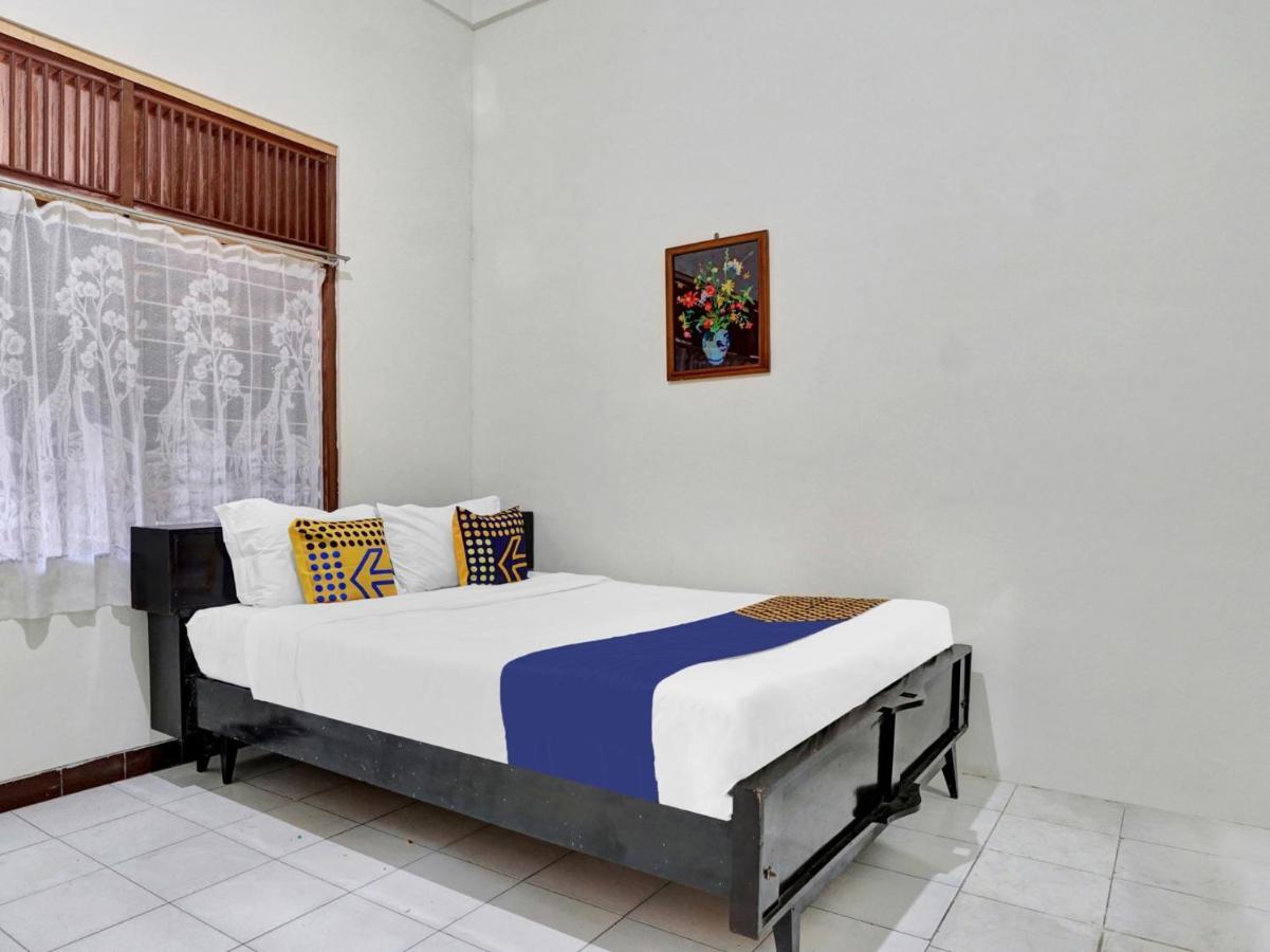 Oyo Life 90539 Taman Borobudur Guest House Syariah Blimbing  Buitenkant foto