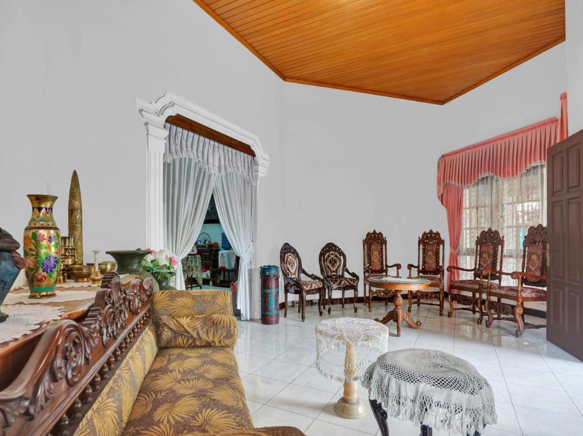 Oyo Life 90539 Taman Borobudur Guest House Syariah Blimbing  Buitenkant foto