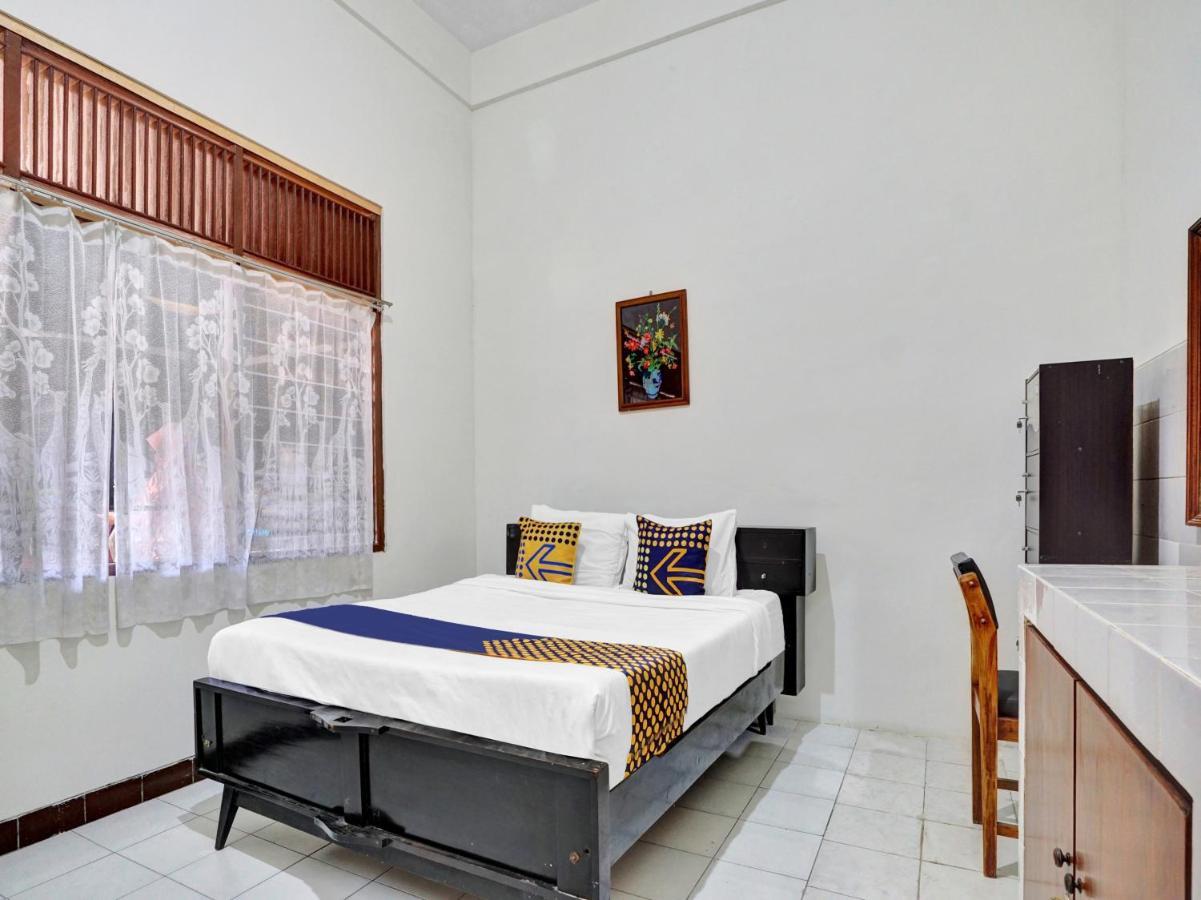 Oyo Life 90539 Taman Borobudur Guest House Syariah Blimbing  Buitenkant foto