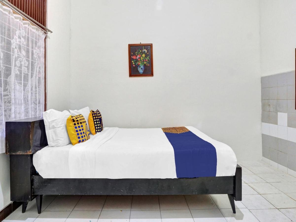 Oyo Life 90539 Taman Borobudur Guest House Syariah Blimbing  Buitenkant foto
