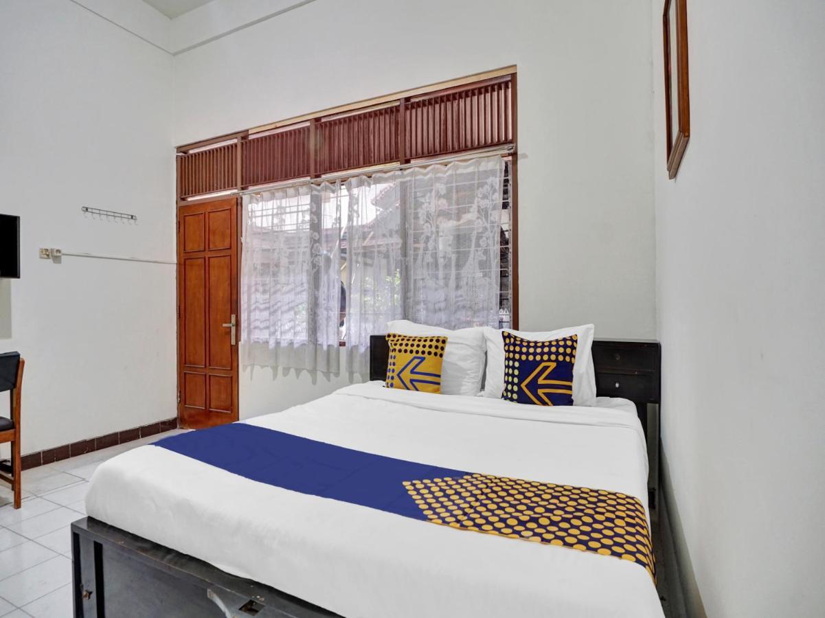 Oyo Life 90539 Taman Borobudur Guest House Syariah Blimbing  Buitenkant foto